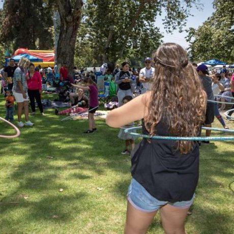 people hula hooping in park